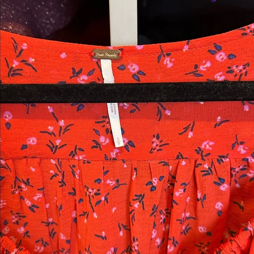 Free People red/pink/navy floral long sleeve smocked waistband crop top size S